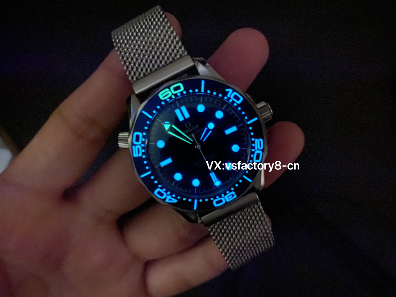 歐米茄海馬300米無暇赴死藍(lán)面六十周年復(fù)刻版質(zhì)量細(xì)節(jié)深度品鑒