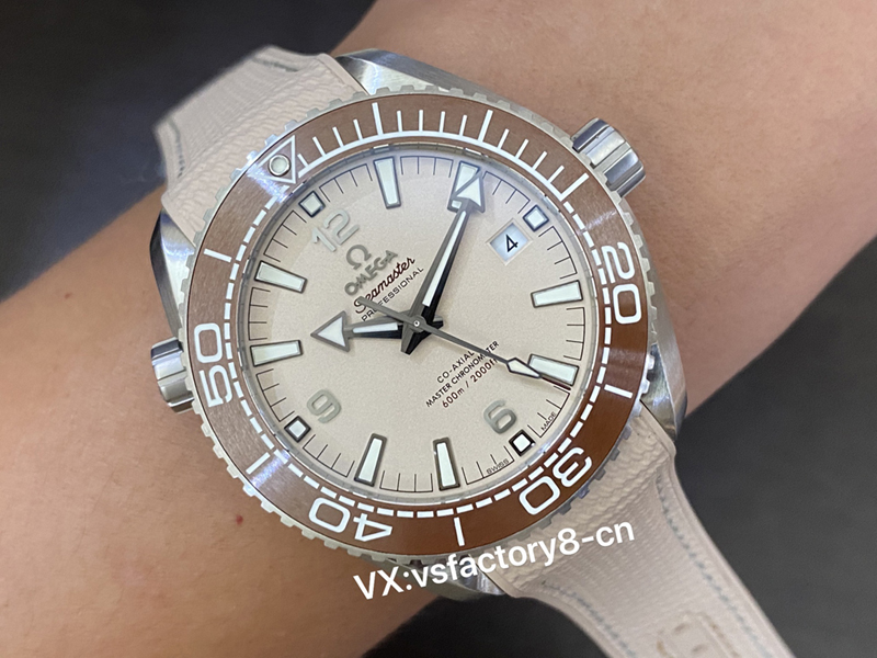 VS廠歐米茄沙丘色海馬600米海洋宇宙復刻版值不值得入手