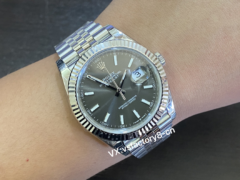 VS廠勞力士灰面日志復刻表3235機芯市場上做工最好的嗎