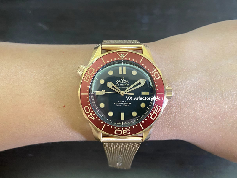 VS廠歐米茄復古黑面青銅金無暇海馬300米復刻表外觀細節做工還原怎么樣