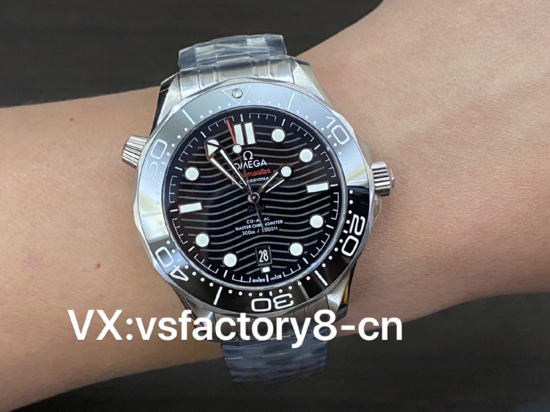 VS廠歐米茄黑面波浪紋海馬300米復(fù)刻表V3版還原細(xì)節(jié)做工深度解讀