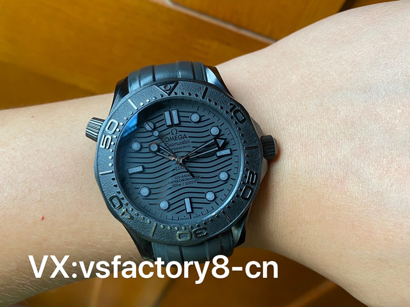 歐米茄全陶瓷墨黑版海馬300米升級丹東8806一體機值不值得入手