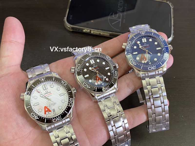 歐米茄熊貓色海馬300米丹東8800機芯V4版復刻表細節做工復刻還原值得入手嗎